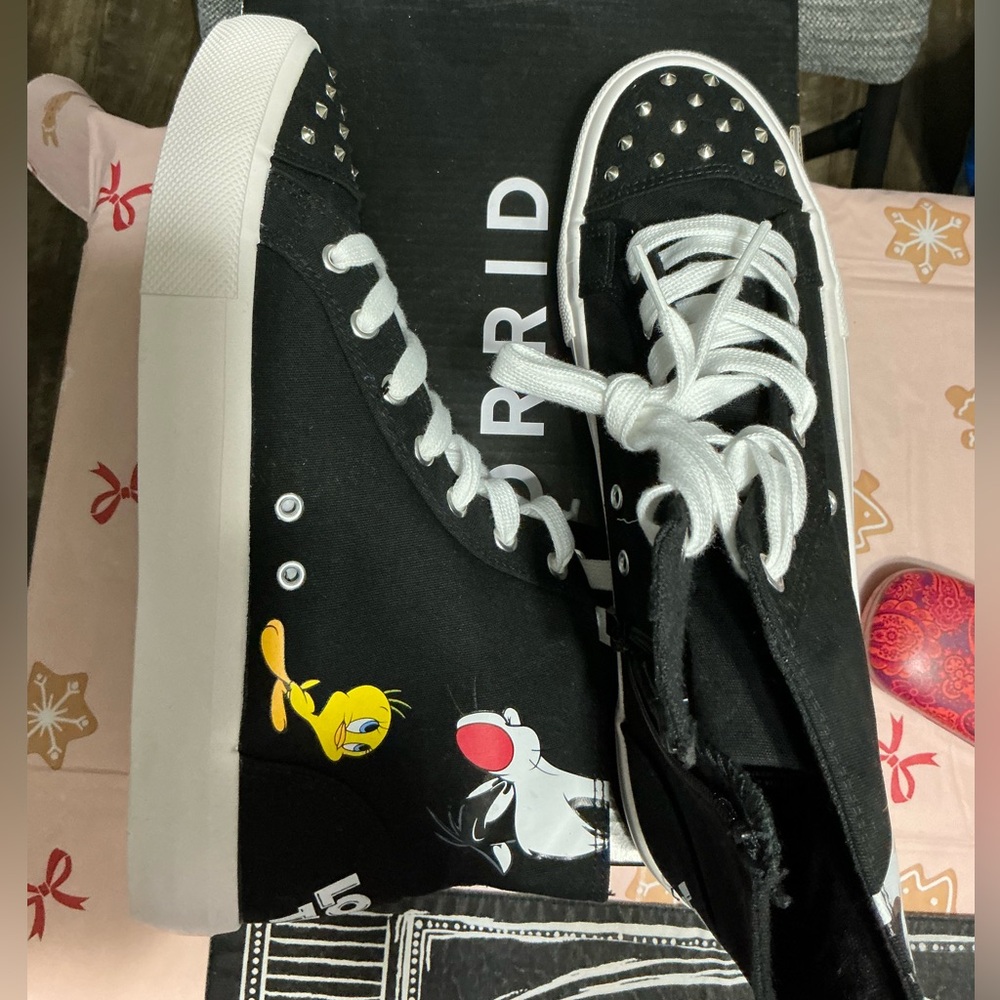 4D Looney Tunes Sneakers.